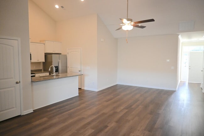 Building Photo - 983 Manitou Cir