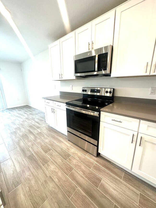 Building Photo - Brand New 4 bed inCypress Park - Haines City