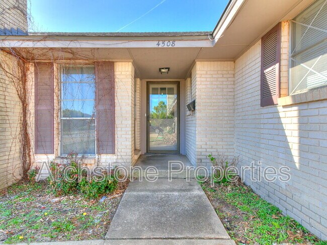 Building Photo - 4508 NW 26th St