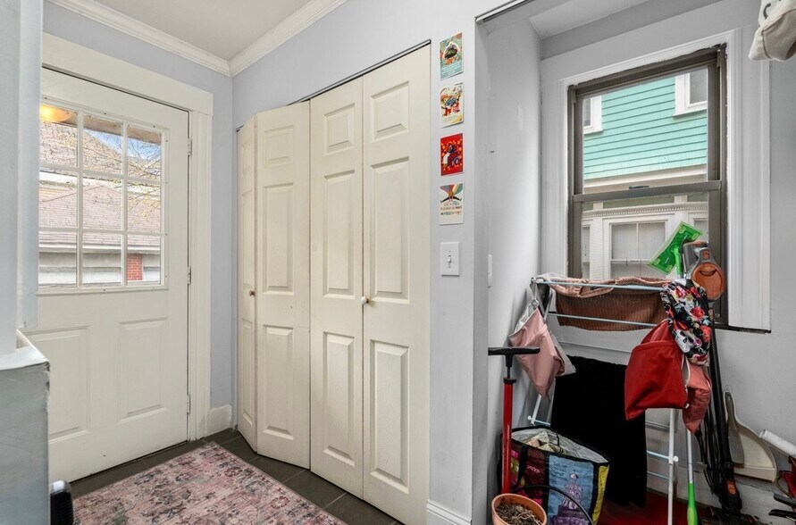 Building Photo - 36 Hall Ave