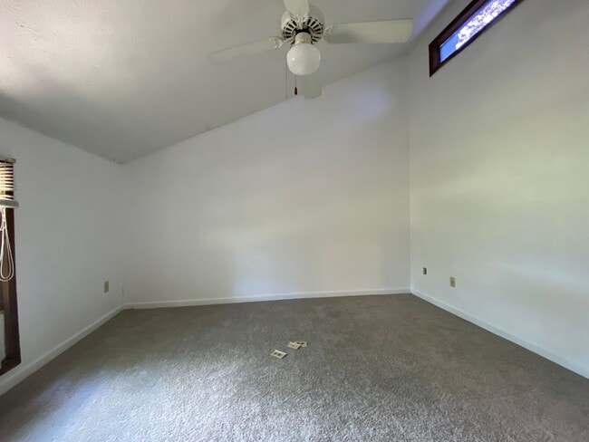 Building Photo - SUMMIT CHASE #15 | 2 BED 1.5 BATH FIVE POI...