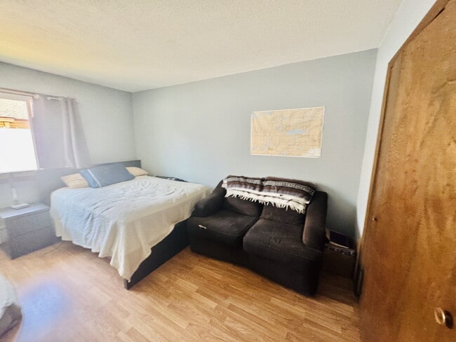 Building Photo - Charming 2-Bed Townhouse in St. Louis Park - Your Cozy Home Awaits!