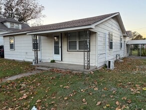 Building Photo - Freshly Painted 4 Bedroom Bungalow/ Vouche...