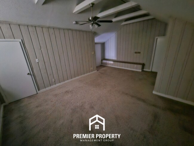 Building Photo - Spacious 4BR/3BA Memphis Home w/ Vaulted Ceilings, Hardwood Floors & 2-Car Garage