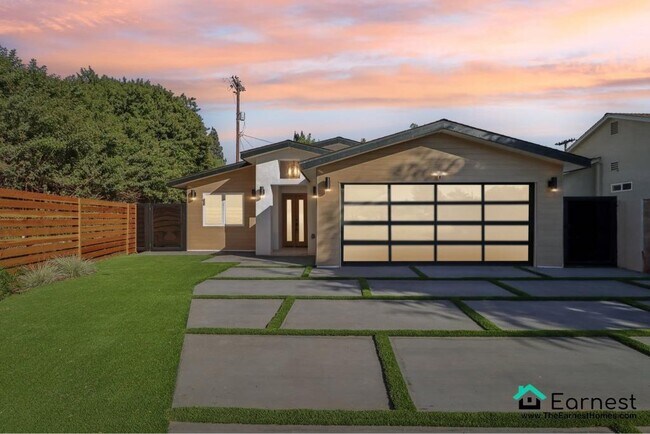 Building Photo - 4 + 3 Elegant Sherman Oaks Retreat with Po...