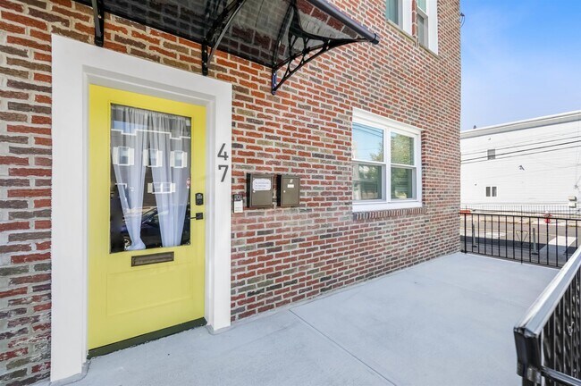 Primary Photo - 47 Carlton Ave