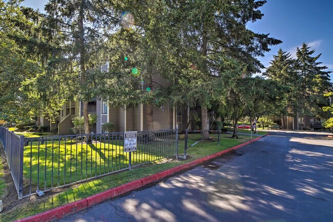 Building Photo - 611 SW 5th Ct