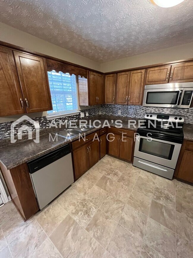 Building Photo - Home for rent in Lincoln!!! COMING SOON!