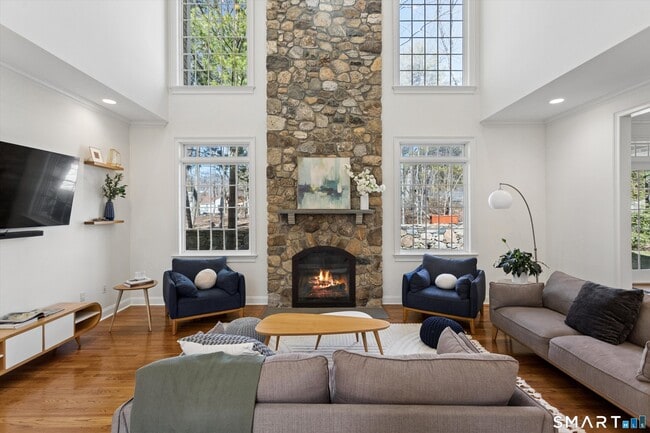 Building Photo - 166 Edward Pl