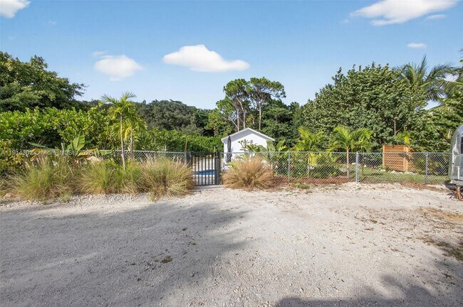 Building Photo - 11324 Palm Tree Ln