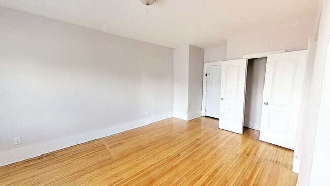 Building Photo - 49 Troup St