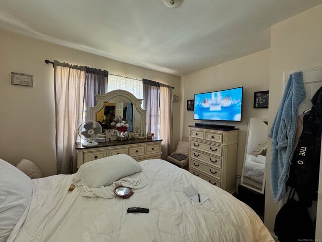 Building Photo - 204 Magnolia St