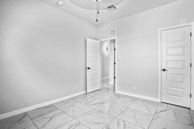 Building Photo - 8937 Mount Rushmore Ln