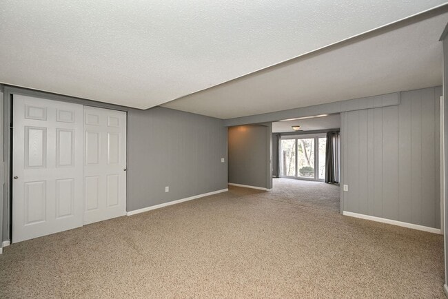 Building Photo - 3 Bedroom Manchester Condo