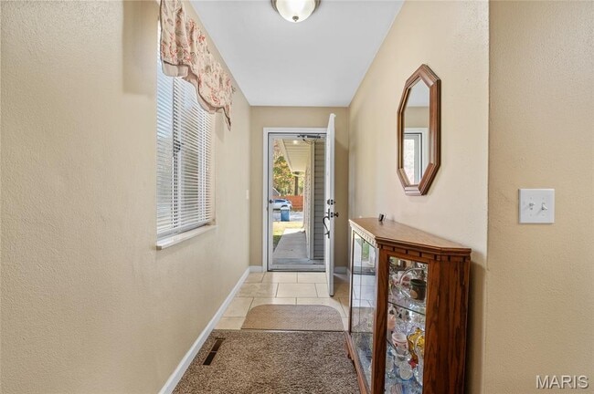 Building Photo - 302 Britanna Dr