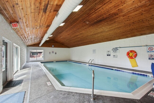 Building Photo - 1 Bedroom, 1 Bath Condo on Whitefish Lake