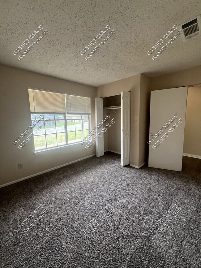 Building Photo - 361 Heirloom Dr