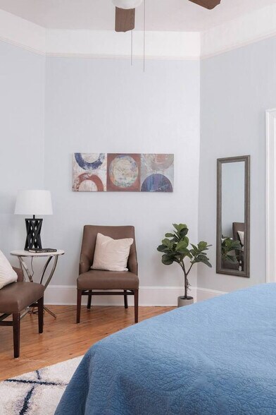 Building Photo - 240 SW 3rd St