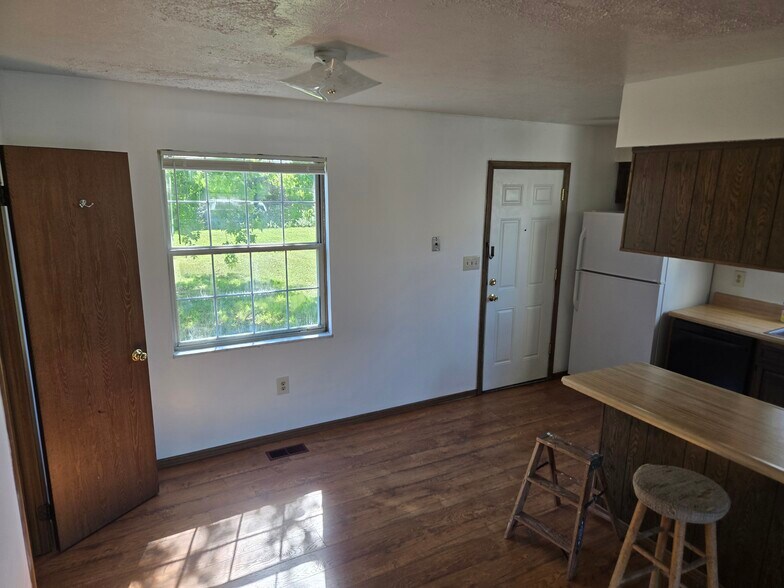 Kitchen - 5645 Chatford Dr