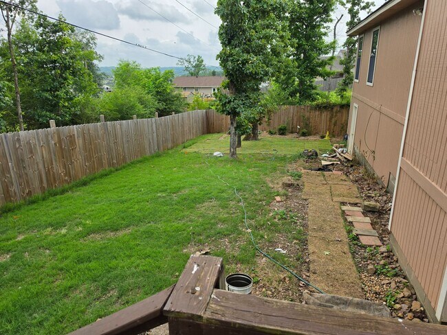 Building Photo - Great 3BR 2BA Find in Pleasant Tree Neighborhood!