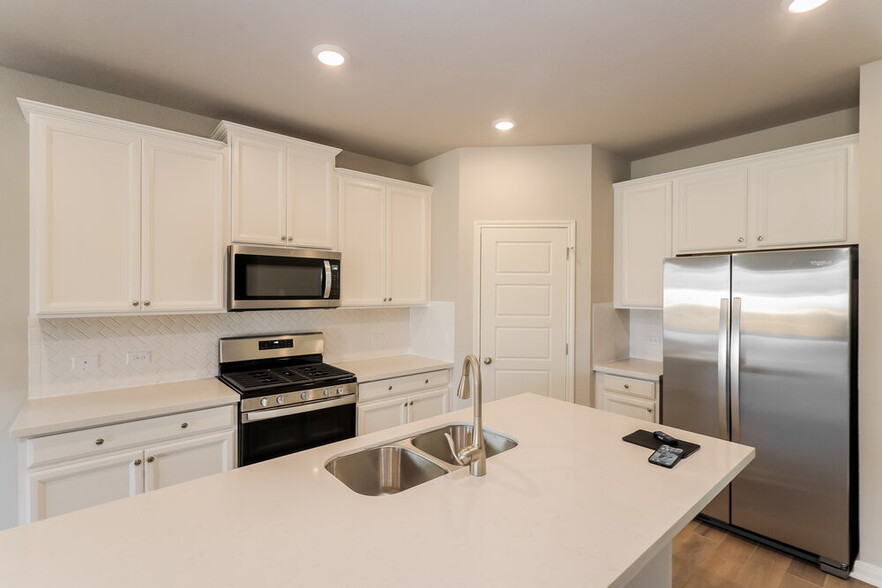 Building Photo - 1417 Arcadian Lily