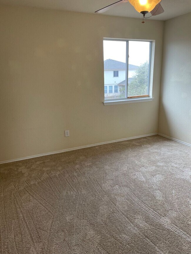 Building Photo - Available Now! Bright & Spacious 3BR/2.5BA with Loft and Two-Car Garage in Sendero Springs