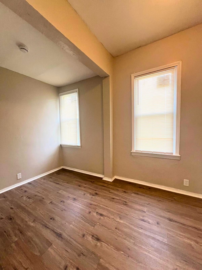 Building Photo - 836 E 156th St