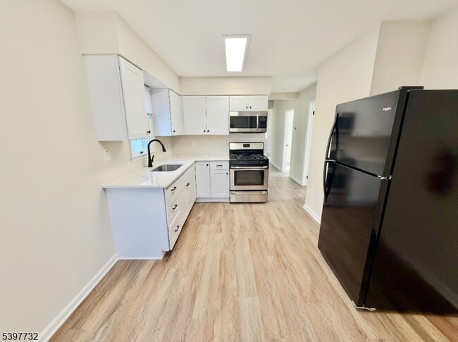 Building Photo - 529 E Blancke St