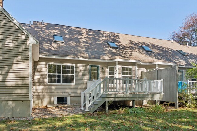 Building Photo - 7 Dunnhill Dr