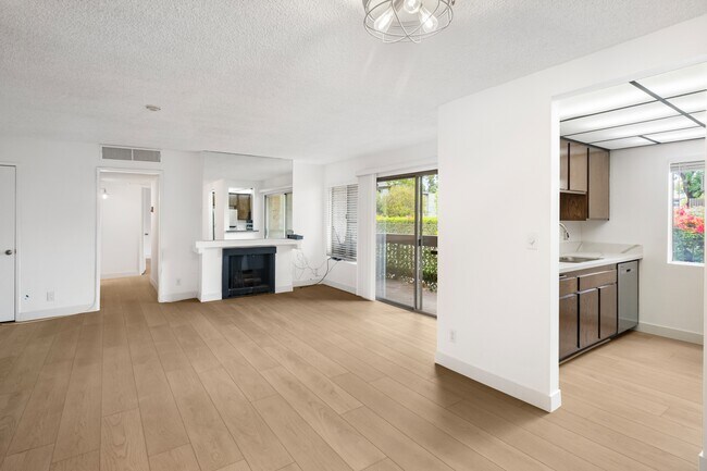 Building Photo - 1109 Summertime Ln