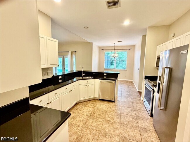 Building Photo - 1466 Argyle Dr