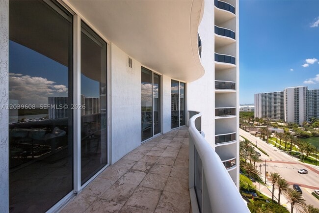 Building Photo - 16001 Collins Ave