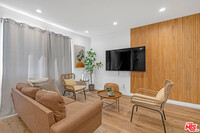 Building Photo - 1540 N Bronson Ave