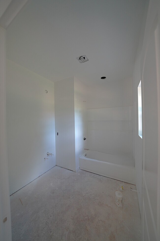 Building Photo - 400 Henson Cir