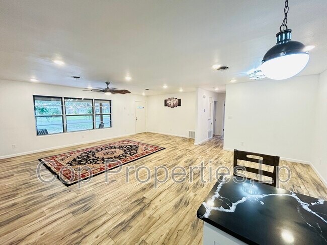 Building Photo - 129 Beechwood Ave