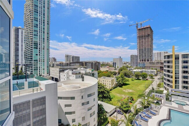 Building Photo - 480 NE 30th St