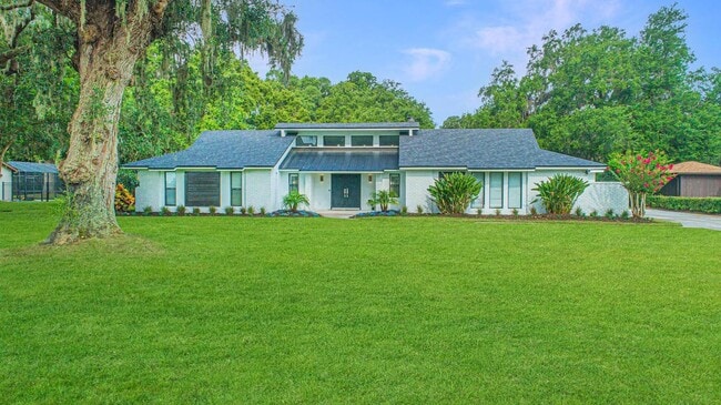 Building Photo - Beautifully Updated 3/2 Pool Home with Large Backyard in Lake Ajay (Gated Community)