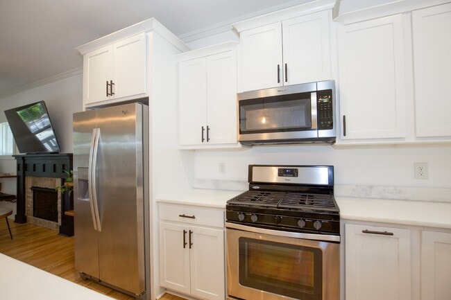 Building Photo - Charming Cottage in DOWNTOWN Southern Pines