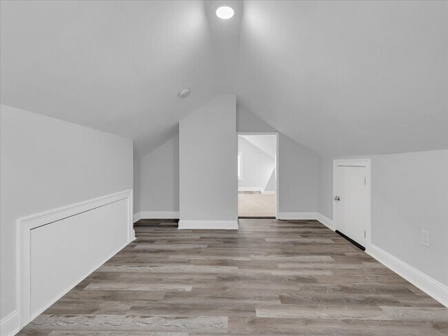 Building Photo - 2031 Commonwealth Ave