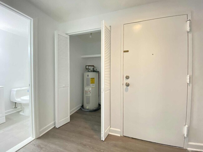 Building Photo - 7 Padanaram Rd