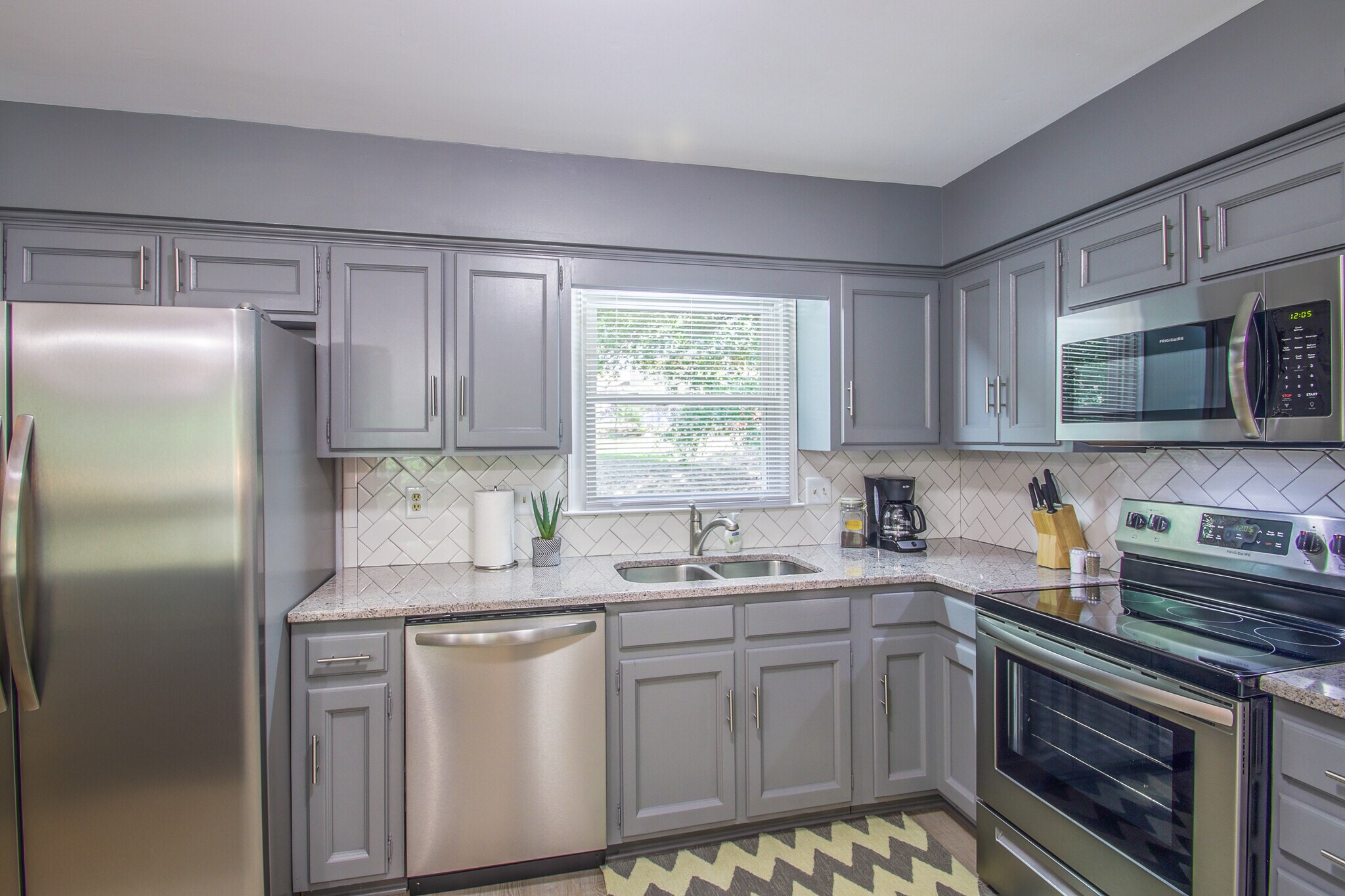 Stainless steel appliances - 8800 Nightingale Ln