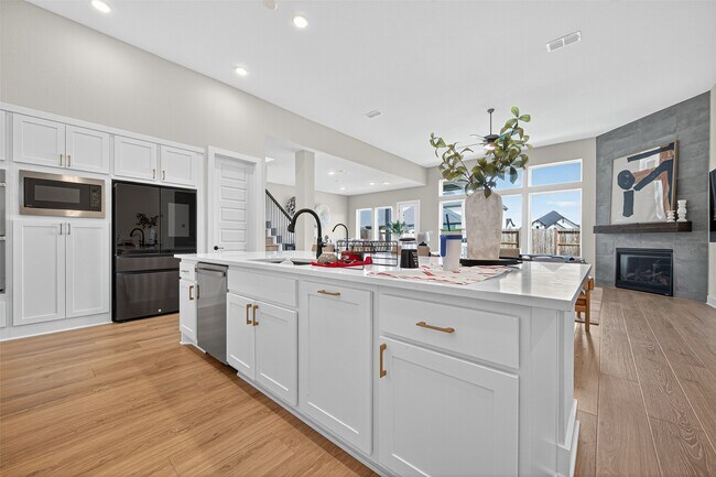 Building Photo - 7727 Pleasant Crst Dr