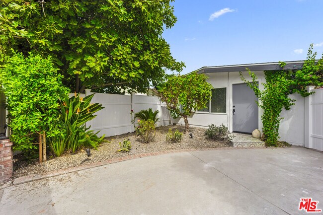 Building Photo - 7442 Capps Ave