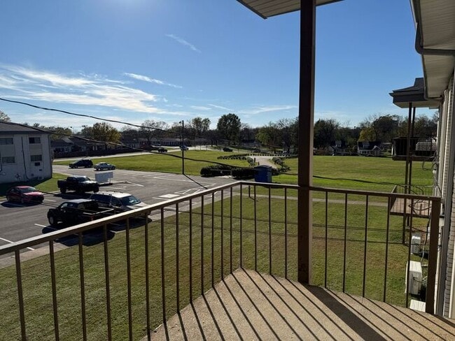 Building Photo - 2 Bedroom Unit was recently renovated. Live walking distance from the downtown square or steps fr...