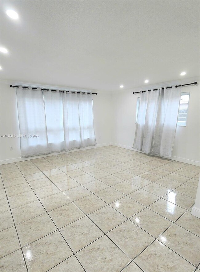 Building Photo - 1020 94th St