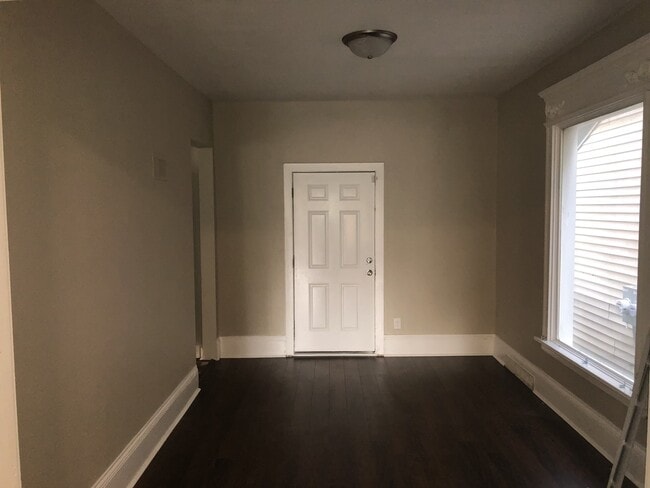 Building Photo - Updated 5BR/1.5BA Rent to Own Single Family Home