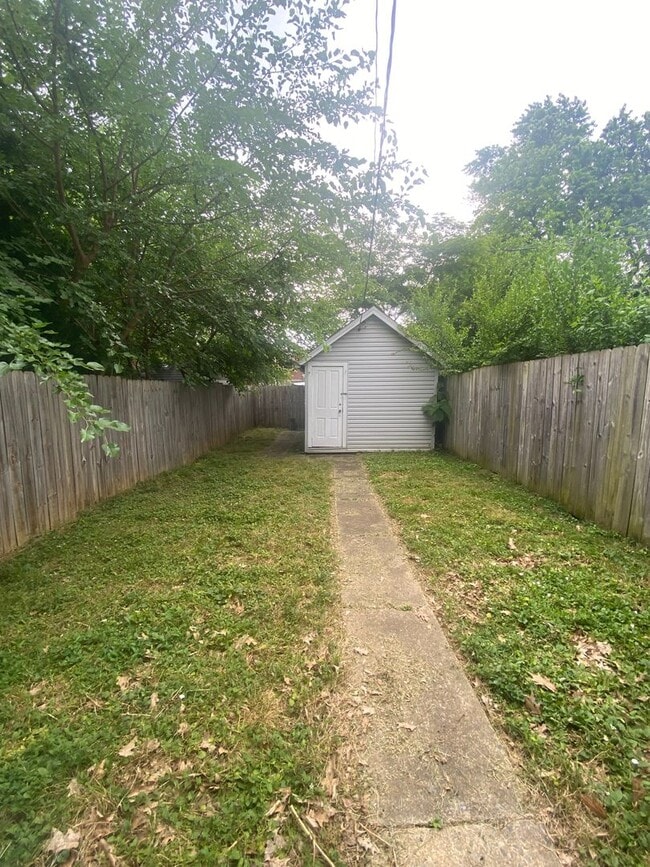 Building Photo - Charming 3BR / 1 BA Home Near F&M With Private Yard