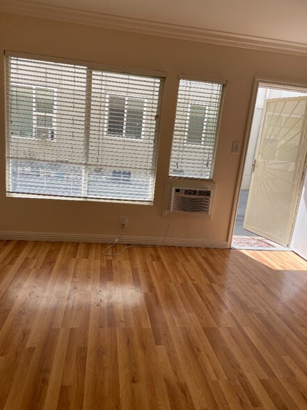 Building Photo - 8546 Cashio St