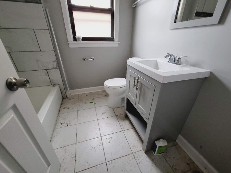 Building Photo - 2914 W 64th St