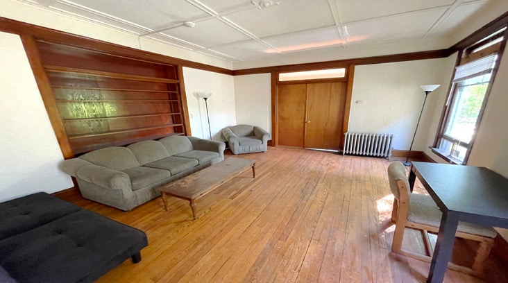 Living room - 512 Stewart Ave